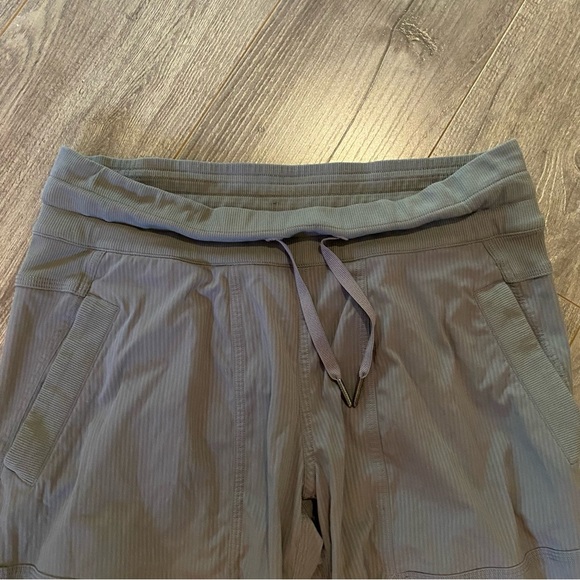 Lululemon Dance Studio crops grey size 6 unlined - Picture 9 of 9